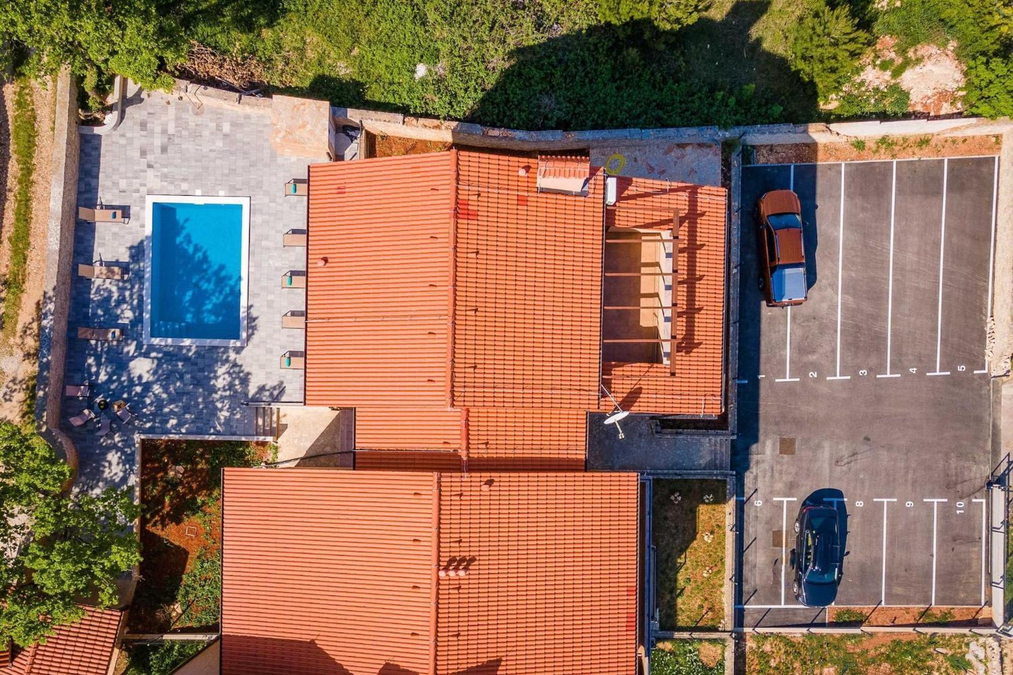 Apartments Cesare With Shared Pool Ližnjan Exterior foto