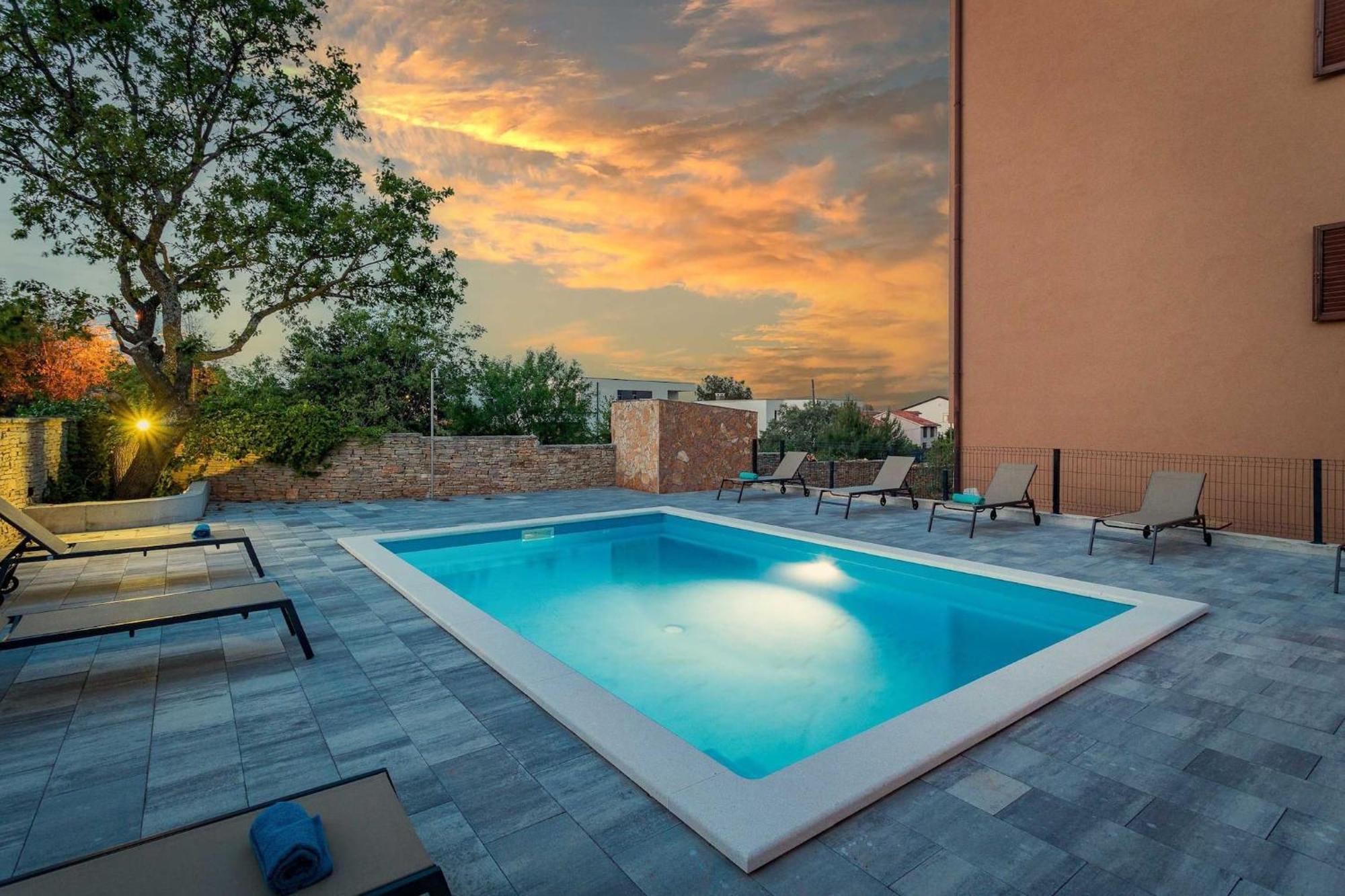 Apartments Cesare With Shared Pool Ližnjan Exterior foto