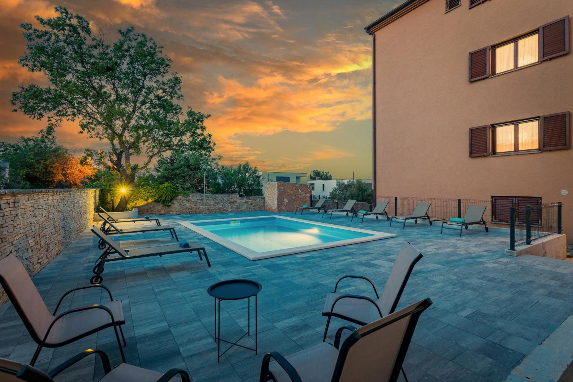 Apartments Cesare With Shared Pool Ližnjan Exterior foto